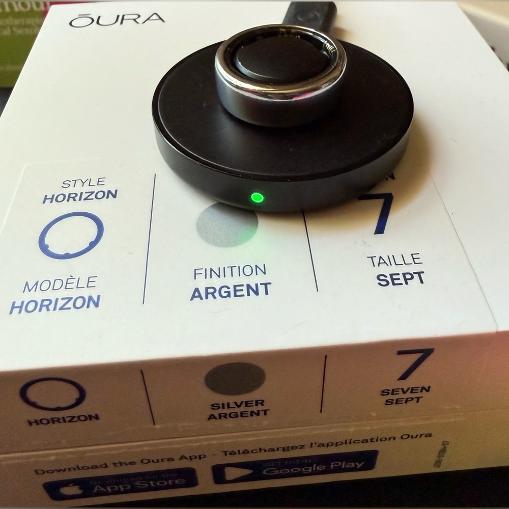 Oura Ring in silver with Charging Dock